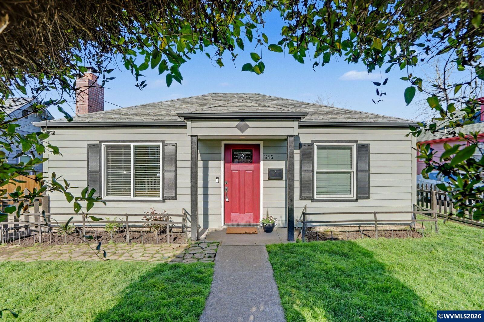 Property Photo:  345 23rd St N  OR 97301 