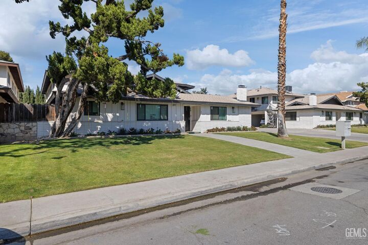 Property Photo:  6212 Stockdale Highway  CA 93309 