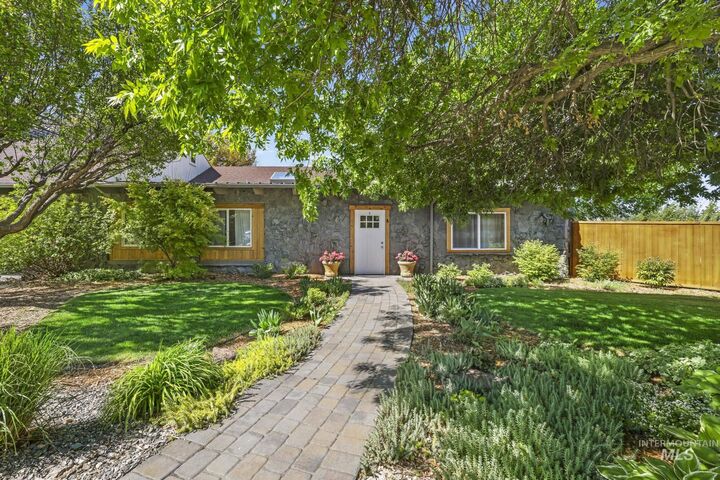 Property Photo:  564 S Blue Lakes Blvd  ID 83301 