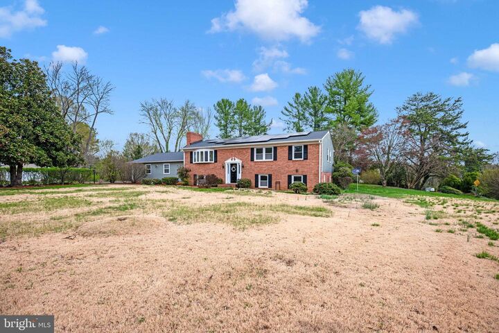 Property Photo:  301 Ingleside Drive  VA 22405 