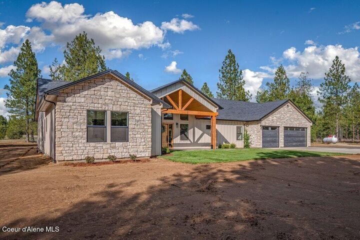 Property Photo: 1262 W Findley Ln WA 99006