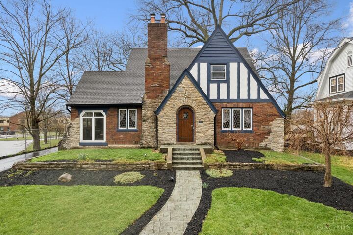 Property Photo: 5055 Anderson Place OH 45227