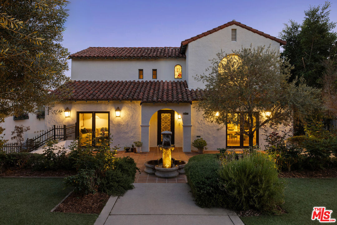 Property Photo:  4426 Cromwell Ave  CA 90027 