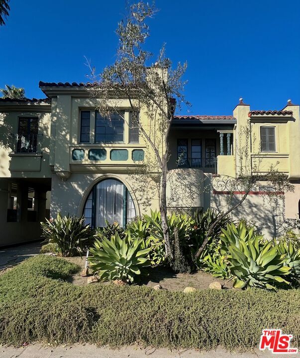 Property Photo: 8673 W Olympic Blvd CA 90035