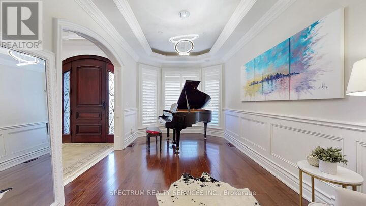 Property Photo:  223 Lennox Avenue  ON L4C 2A4 