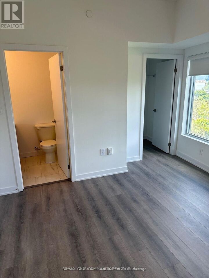 Property Photo:  2433 Dufferin Street 313  ON M6E 0B4 