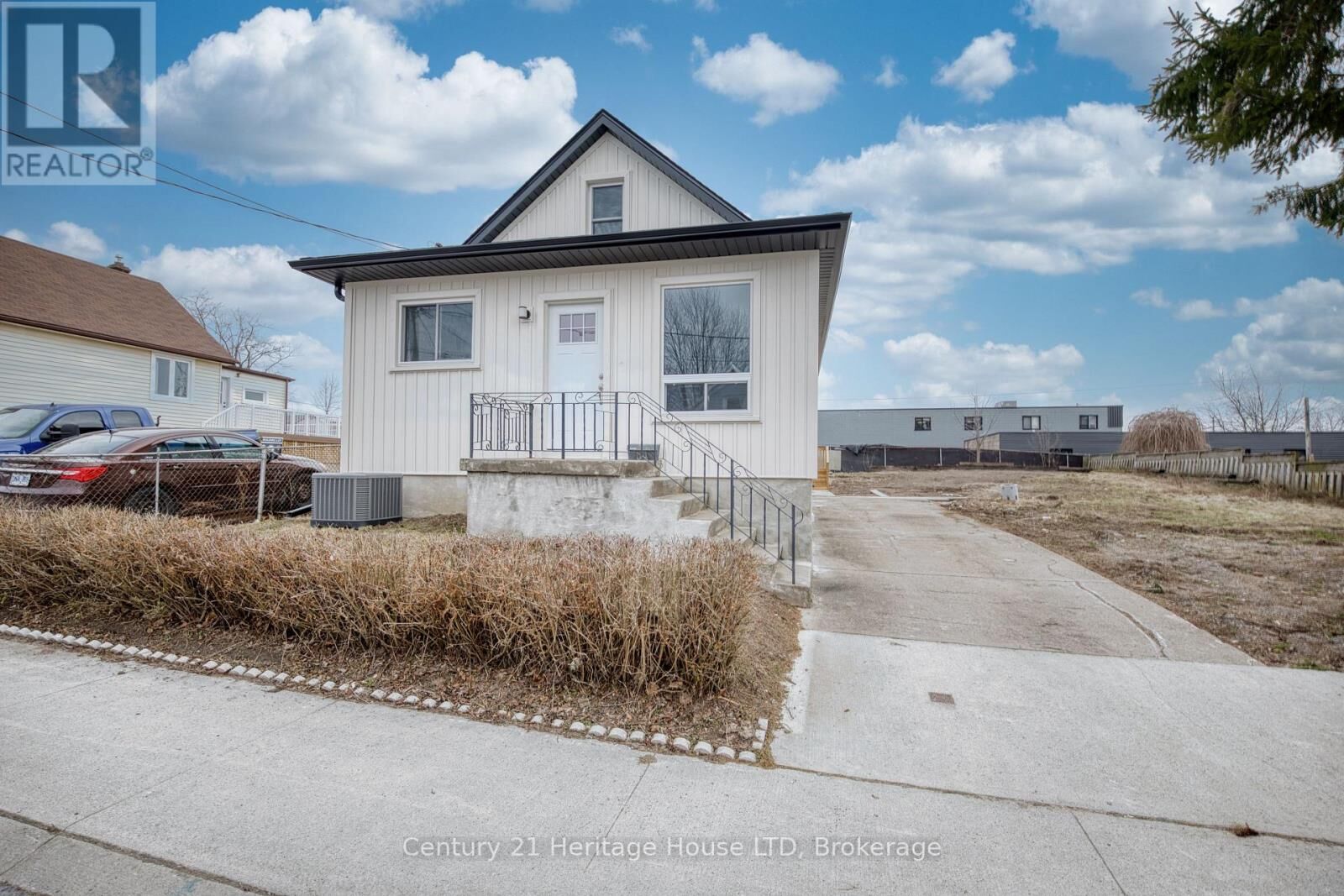 Photo de la propriété: 64 Patricia Street ON L2V 3W1