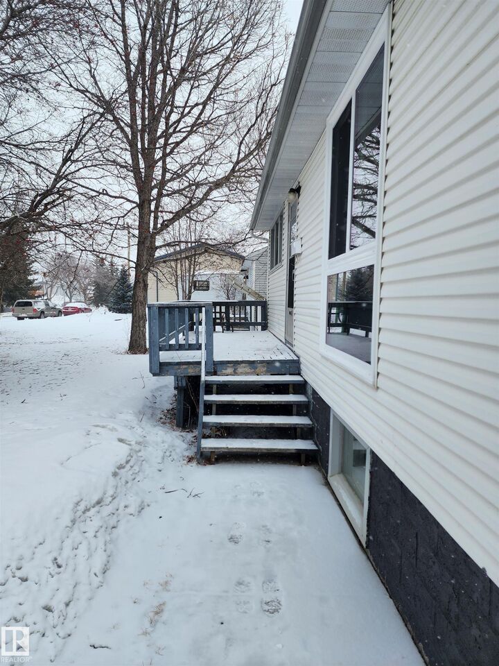 Photo de la propriété:  10305 98 Avenue  AB T8L 1X1 