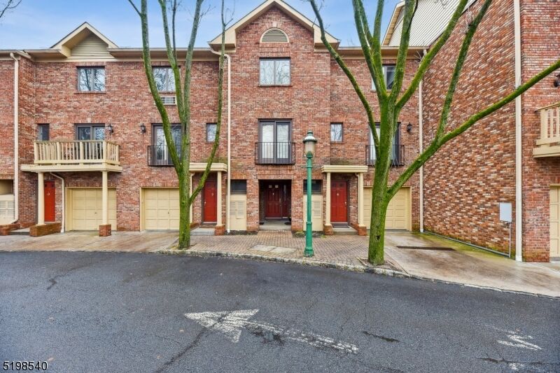 Property Photo:  26 Mews Ln  NJ 07079 