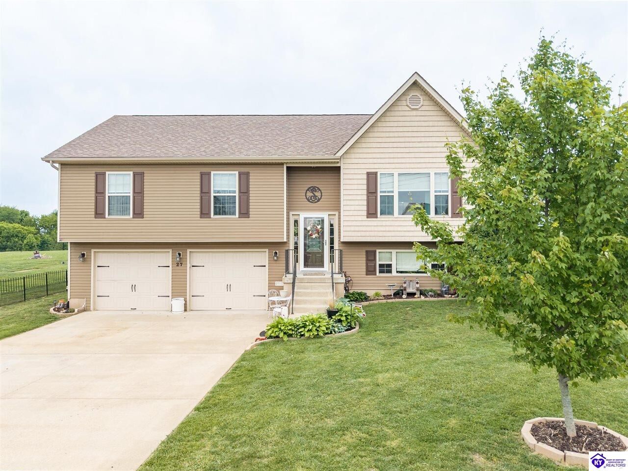 Property Photo: 27 Reins Court KY 42701
