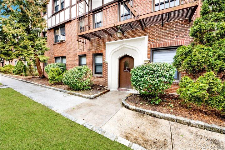 Property Photo:  7 Greenridge Avenue B8  NY 10601 