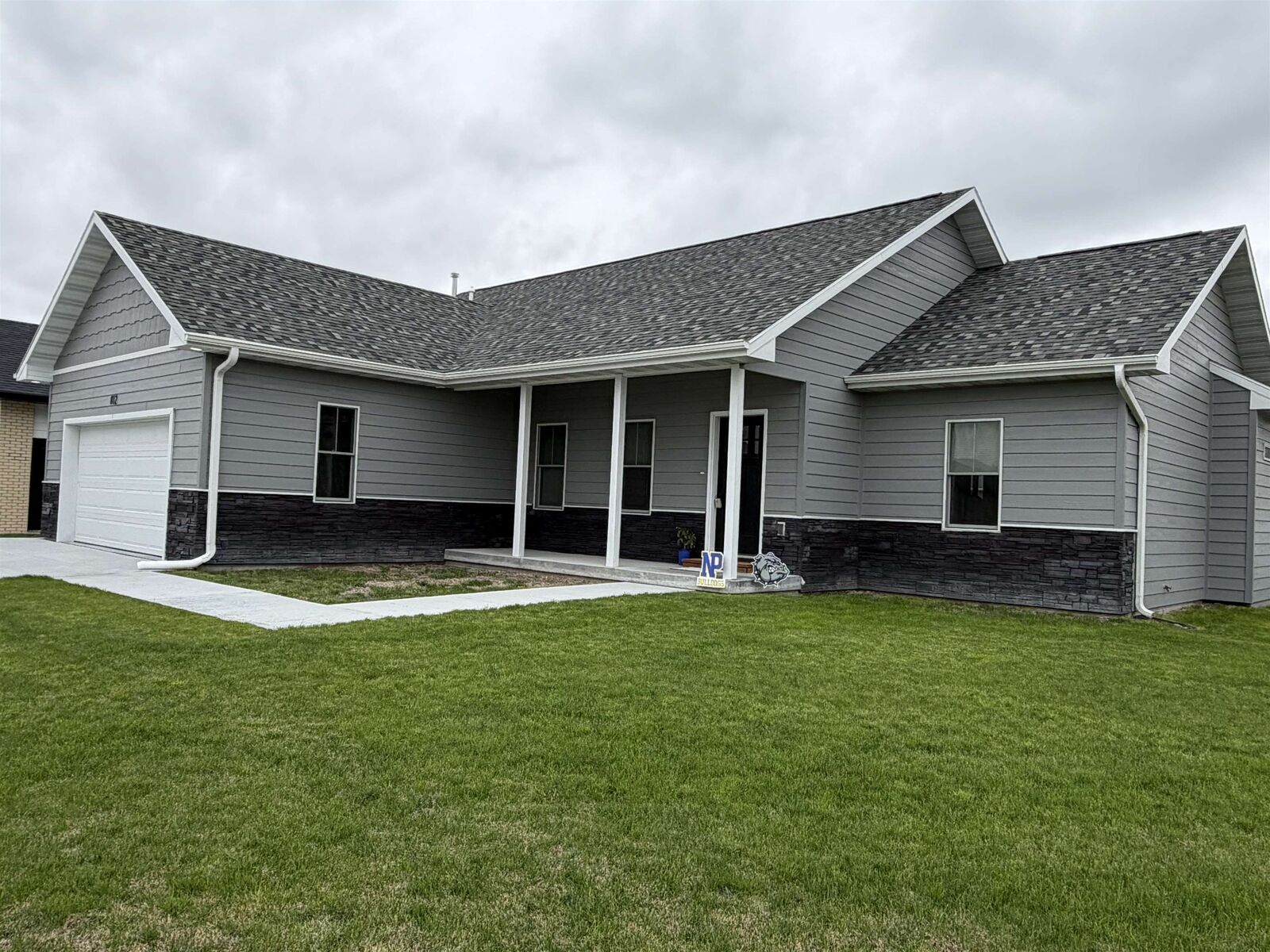 Property Photo: 812 Mockingbird Dr NE 69101