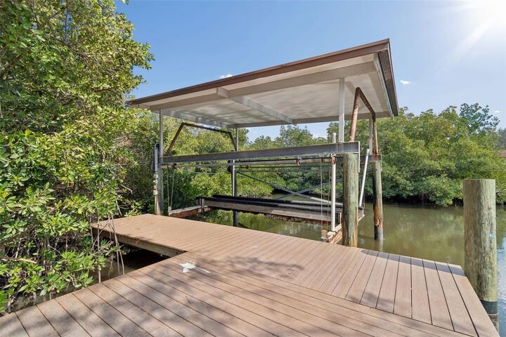 Property Photo:  8402 Boxwood Drive  FL 33615 