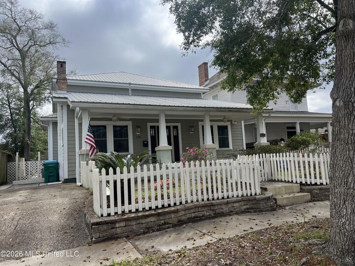 Property Photo:  1116 32nd Avenue  MS 39507 