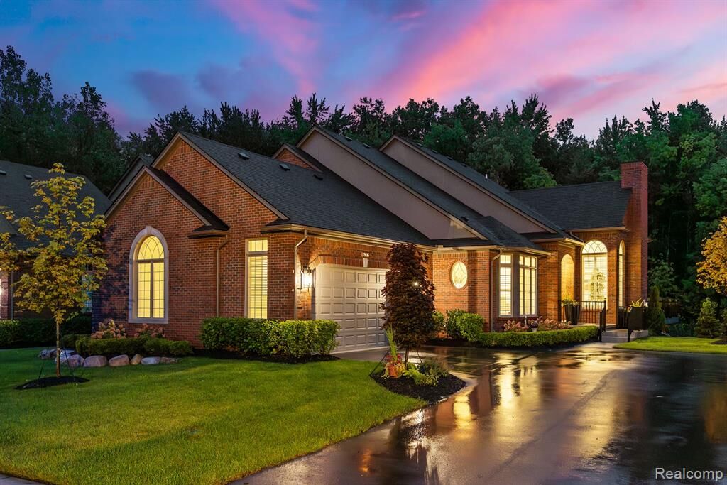 Property Photo:  2515 Barberry Drive 21  MI 48316 0930 