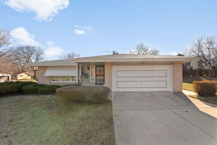 Property Photo:  1217 Fairway Dr  WI 53405 