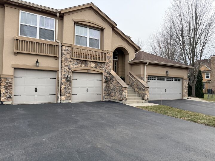 Property Photo: 1804 Crenshaw Circle IL 60061