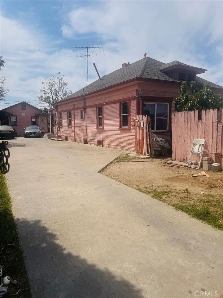 Property Photo: 920 E 48th Street CA 90011