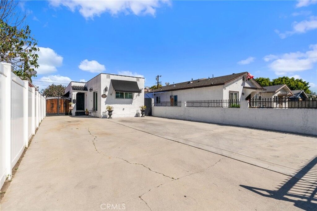 Property Photo: 119 E 75th St CA 90003