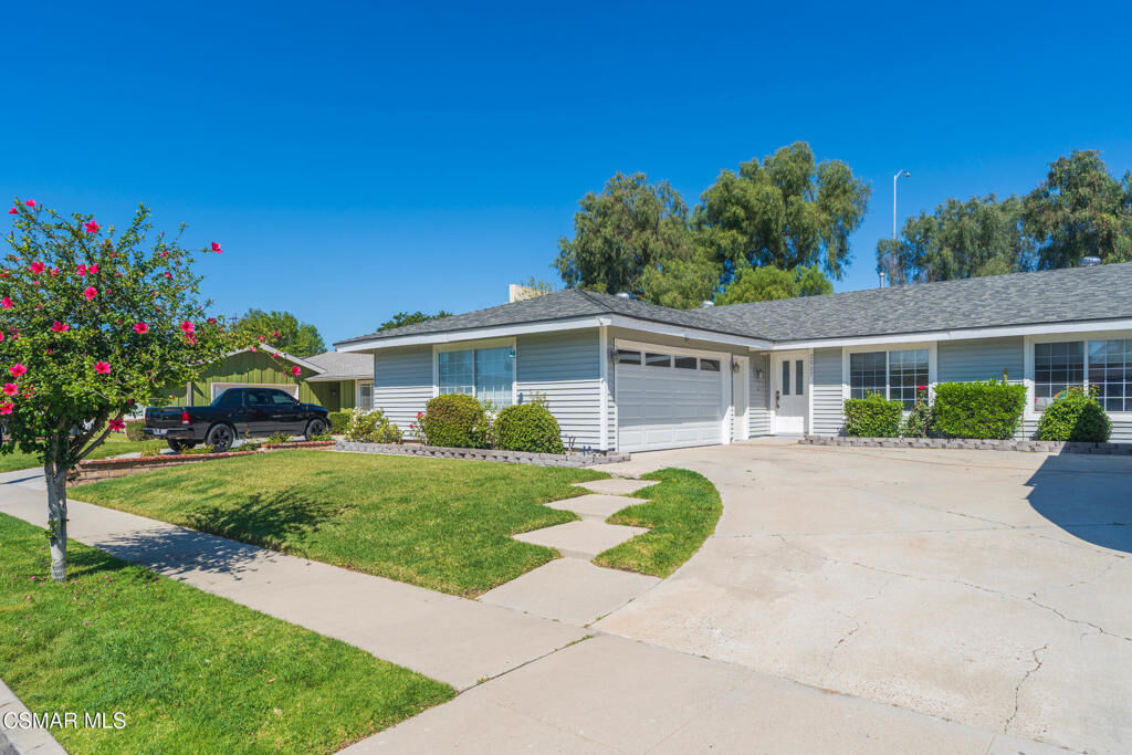 Property Photo:  2517 E Phyllis Street  CA 93065 