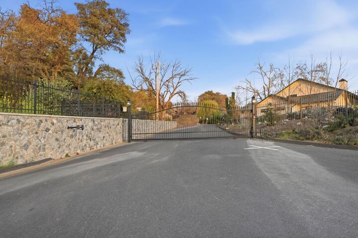 Property Photo:  21645 Parrotts Ferry Road  CA 95370 