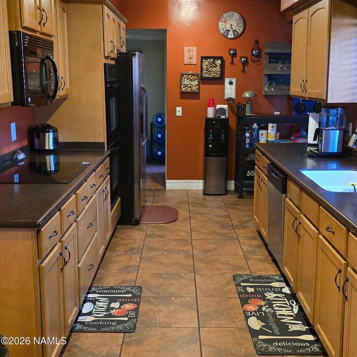 Property Photo:  413 N Cottonwood Avenue  AZ 86047 