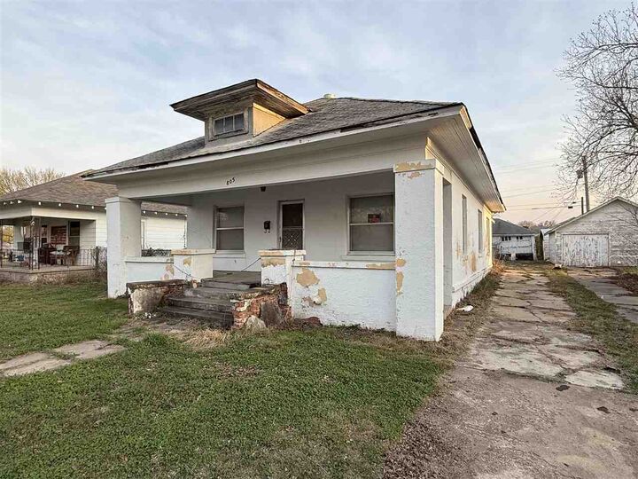 Property Photo:  805 W McKinley  OK 74631 