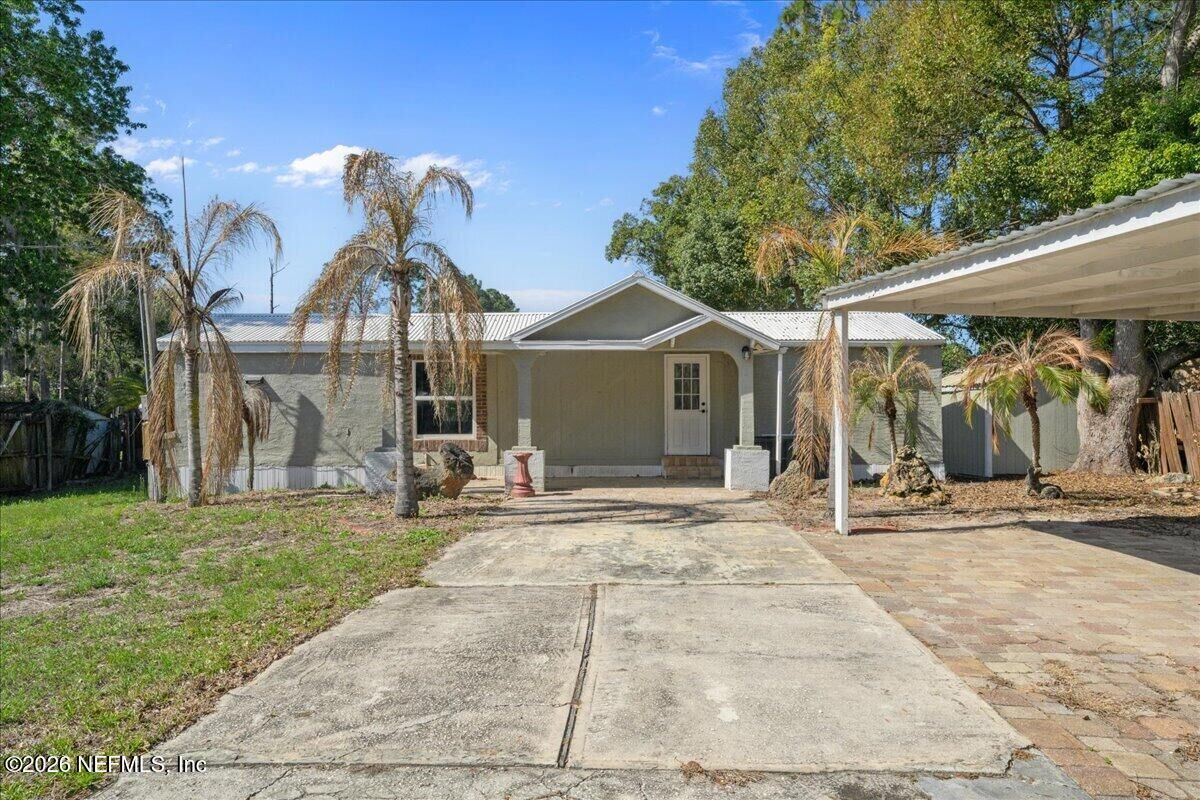 Property Photo: 105 Lake Shore Court FL 32112