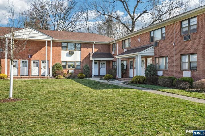 Property Photo:  21 Colonial Drive 211  NJ 07424 