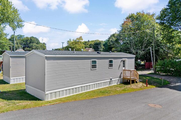 Property Photo:  1338 Woodbury Avenue  NH 03801 