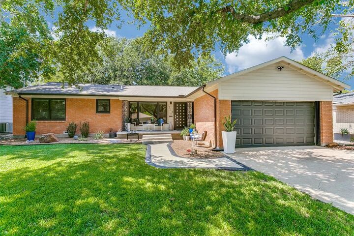 Property Photo:  318 Ruth Street  TX 76051 