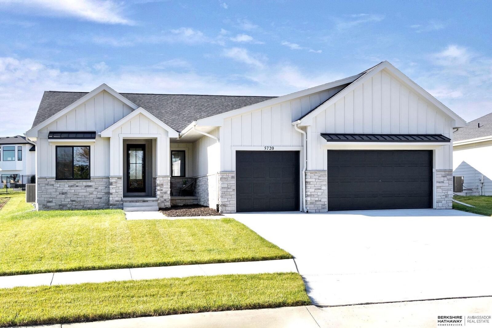 Property Photo:  5720 N 208th Street  NE 68022 