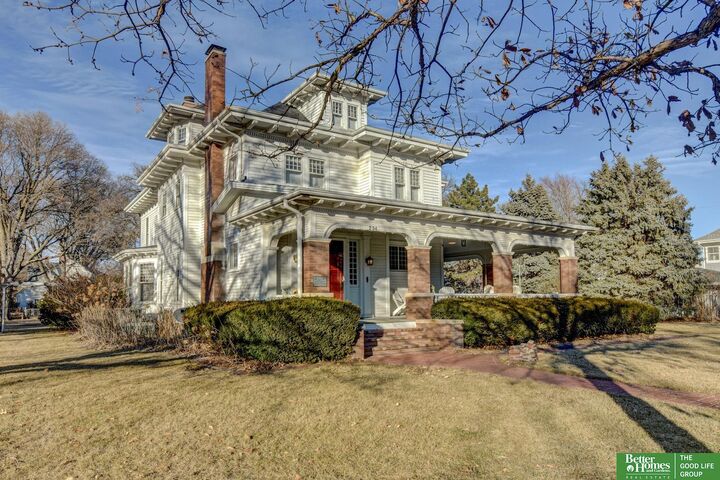 Property Photo: 234 W 10th Street NE 68025