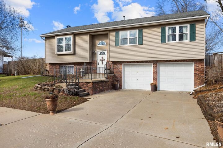 Property Photo:  2811 W Larchmont Lane  IL 61615 