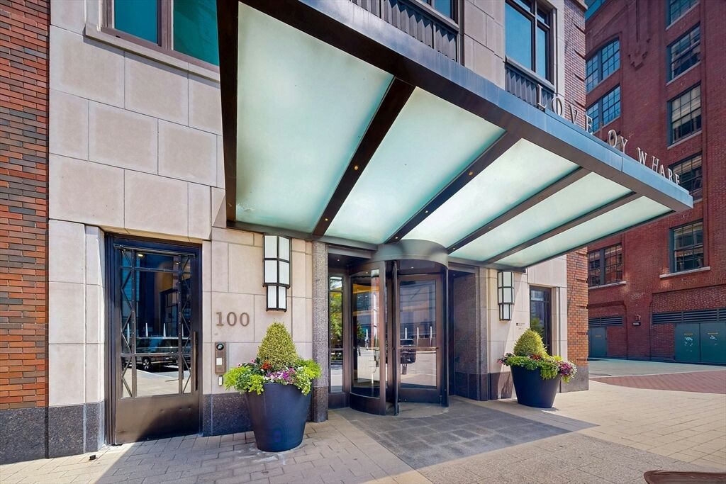 Property Photo:  100 Lovejoy Wharf 5Q  MA 02114 