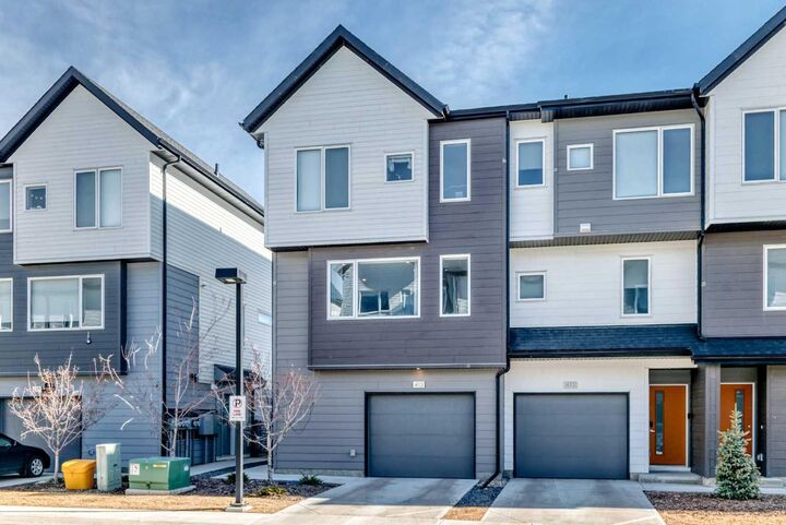 Property Photo: 413 Skyview Ranch Circle NE AB T3N 1Y8