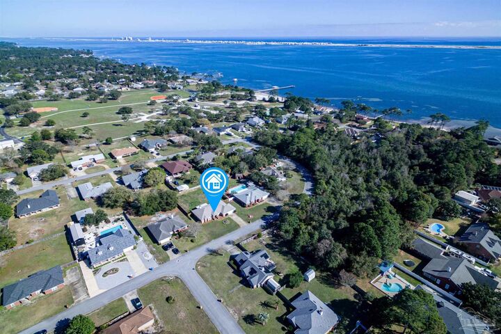 Property Photo: 1412 Castnet Dr FL 32566