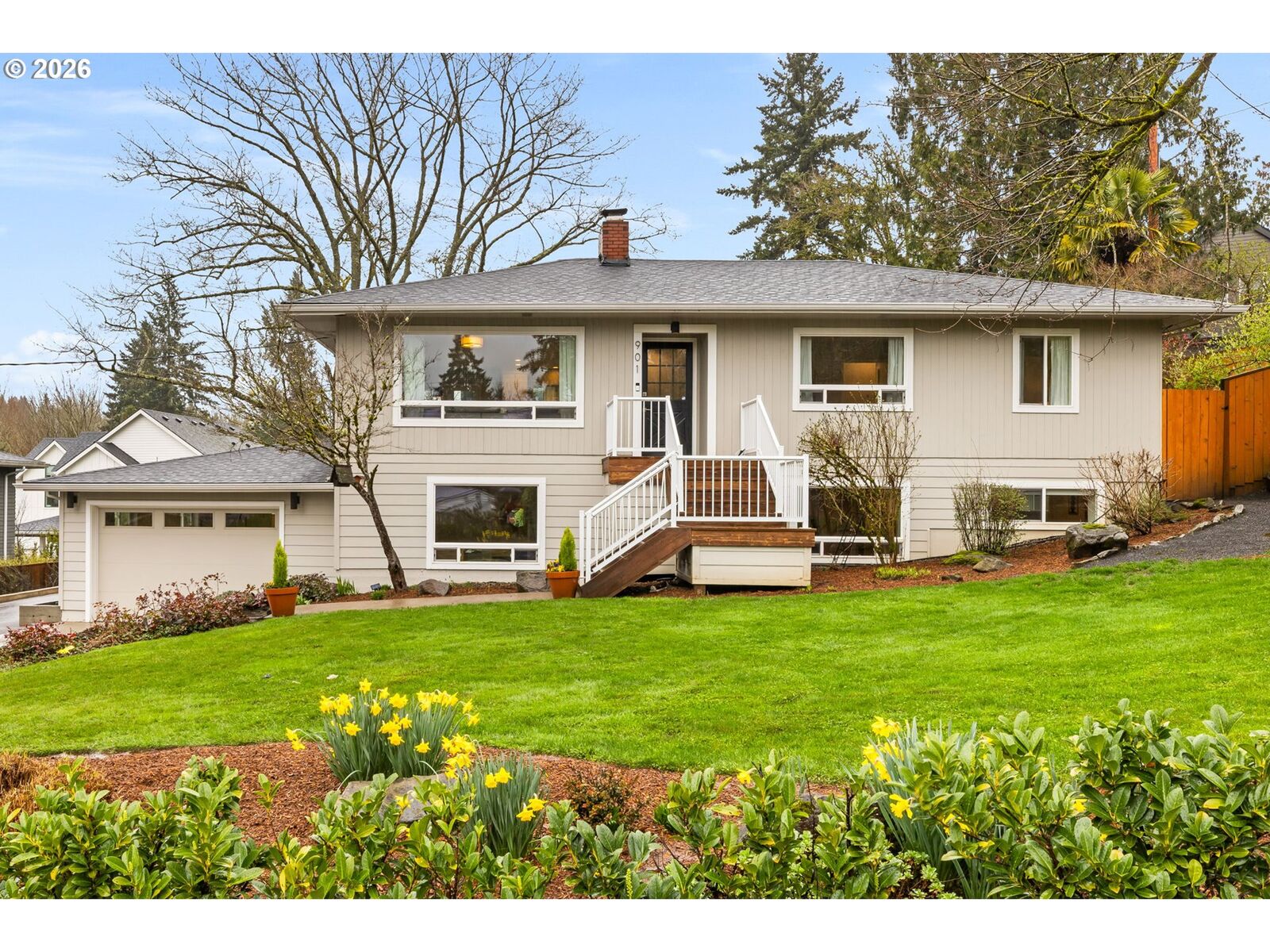 House for sale in Portland: 901 SW Maplecrest Ct, Portland, OR 97219