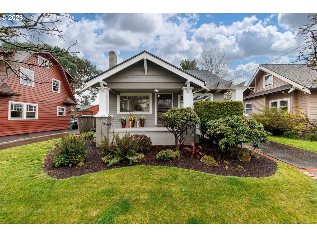 Property Photo:  2945 NE 68th Ave  OR 97213 