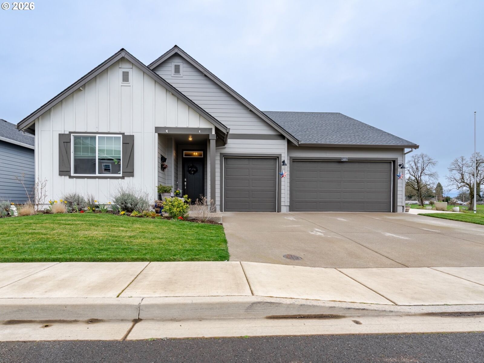 Property Photo:  2400 W 15th Ave  OR 97448 
