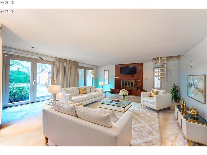 Property Photo:  13039 NE Schuyler St  OR 97230 