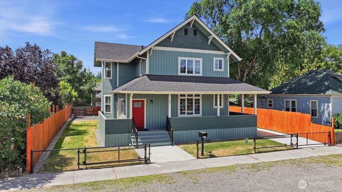 Property Photo: 607 N Kittitas Street WA 98926