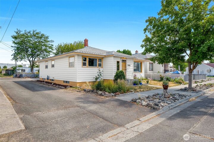 Property Photo: 306 W 4th Avenue WA 99159