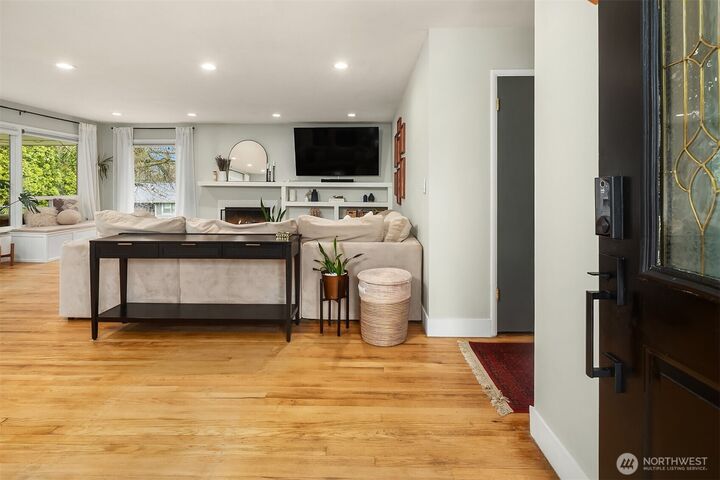 Property Photo:  4711  Castle Lane  WA 98203 