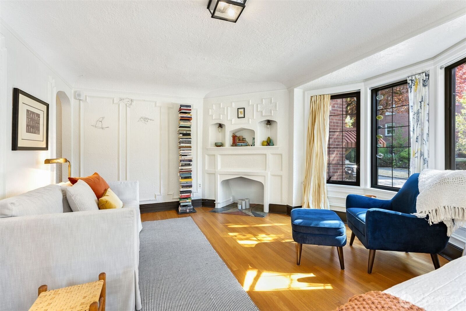 Property Photo:  1101  17th Avenue 201  WA 98122 