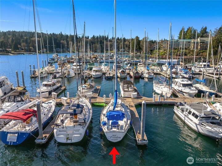 Property Photo: 141 Parfitt Way SW C39 WA 98110