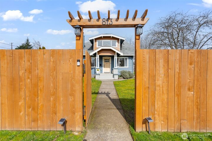 Property Photo:  813 E 50th Street  WA 98404 
