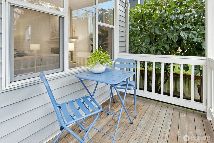 Property Photo:  7509  Fremont Avenue N  WA 98103 