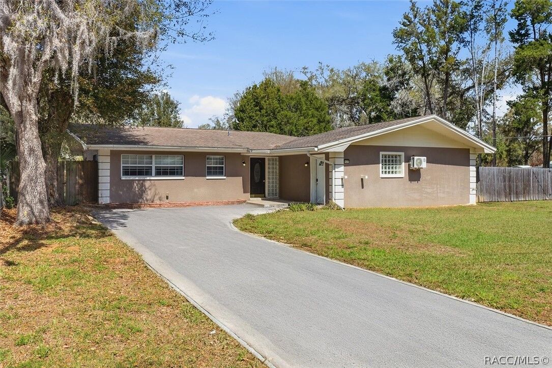 Property Photo: 9451 W Green Bay Lane FL 34428