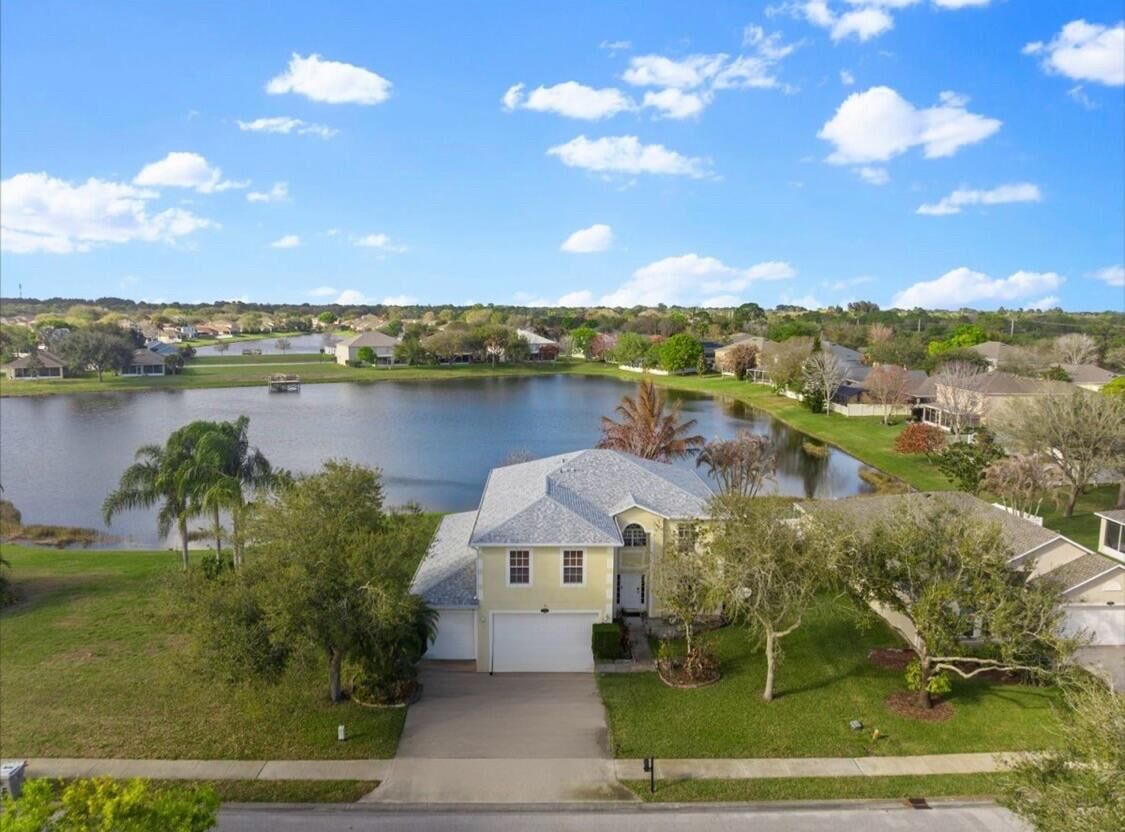 Property Photo:  6052 Ridge Lake Circle  FL 32967 